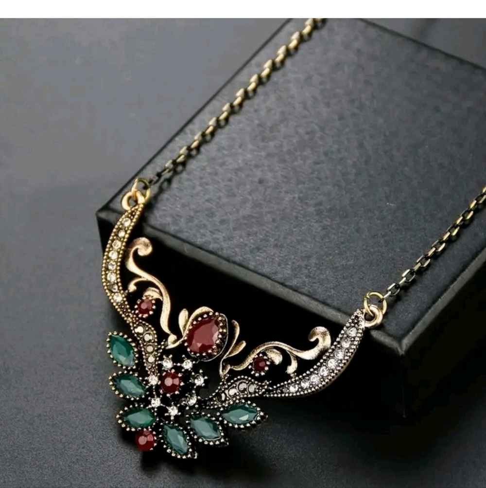 Turkish Elegant Gold and Red Ruby & Emerald Simulant Statement Necklace